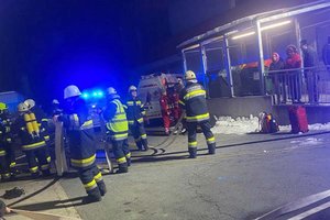 Starke Rauchentwicklung bei einem Wohnhausbrand in Moosburg verursachte bei zwei Feuerwehrmännern eine Rauchgasvergiftung. Foto: FF Bärndorf-Stallhofen