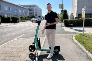SPÖ-Klubobmann Maximilian Rakuscha fordert eine Sensibilisierung der E-Scooter Nutzerinnen und Nutzer, damit sich wirklich alle Verkehrsteilnehmer sicher fortbewegen können. Foto: KK