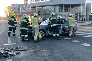 4 Verletzte: Verkehrsunfall am Neujahrstag in der Völkermarkter Straße. Foto: FF Haidach