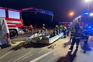 Die FF St. Veit bei den Bergungs- und Aufräumarbeiten. Foto: FF St. Veit