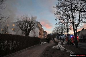 Unbekannter zündete in Waidmannsdorf eine Hecke an und flüchtete. Foto: Thomas Hude