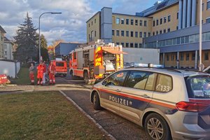 Kabelbrand an einem Dreifachstecker verursachte Wohnungsbrand. Foto: Berufsfeuerwehr Klagenfurt