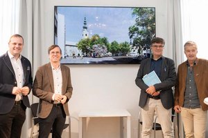 Vzbgm. Patrick Jonke, Vzbgm. Roland Rabitsch mit den beiden Abteilungsleitern DI Robert Piechl und Dr. Wolfgang Hafner bei der Präsentation von „Cool Down Klagenfurt“. Foto: SK/Zangerle