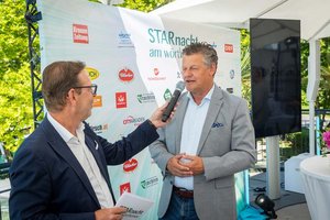 Bei der Pressekonferenz für die Starnacht fungierte Bürgermeister Christian Scheider als Interviewpartner von Martin Weberhofer. Foto: krivograd/ipmedia