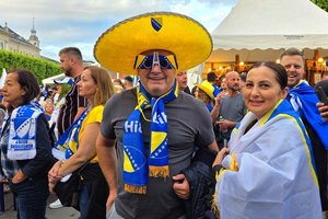 Fanmarsch: Bosnische Fans ziehen vor heutigem WM-Spiel durch Klagenfurt. Foto: Mein Klagenfurt