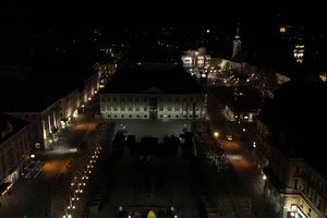 Im Zuge der Earth Hour wurden die Lichter am Lindwurm und Rathaus abgedreht. Foto: StadtKommunikation/Wiedergut