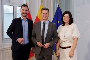 v.l.n.r.: Landesrat Peter Reichmann, Landeshauptmann Daniel Fellner und Landesrätin Marika Lagger-Pöllinger. Foto: LPD Kärnten/Wajand