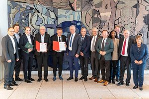 Vereinbarung unterzeichnet: Klagenfurt und Köln nun „Privilegierte Städtepartner“. Foto: Kay-Uwe Fischer 