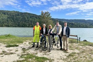 Radwegpfleger Georg Schartmüller, Arbeitsmarktreferentin LHStv.in Gaby Schaunig, Bürgermeisterin Sonya Feinig, AMS-Kärnten-Geschäftsführer Peter Wedenig, Regionalmanager Hilpert Michael (KEM Carnica Rosental). Foto: Büro LHStvin Schaunig