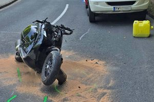 Wörthersee-Süduferstraße: Motorradfahrer prallte gegen LKW. Foto: FF Reifnitz