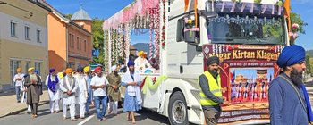 Farbenfrohe Sikh-Prozession zog durch Klagenfurt