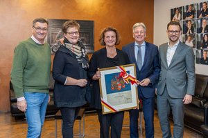 v.l.n.r. Jürgen Mandl (WKK-Präsident), Astrid Legner (WKK-Vizepräsidentin), Elisabeth Rothmüller-Jannach, LH Peter Kaiser und LR Sebastian Schuschnig. Foto: LPD Kärnten/Handler