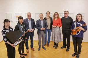 Leiter des Musil Museums Dr. Heimo Strempfl, die Mitglieder des Musikensembles Kreis, Kulturreferent Stadtrat Mag. Franz Petritz und Stadträtin DI Constance Mochar bei der Vernissage Frank Ritmeester. Foto: StadtKommunikation / Hronek