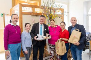 Osterfreude in der Volksküche Klagenfurt: 80 Jausensackerl für Menschen in Not. Foto: DerHandler