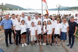 LH Peter Kaiser, Präsident des OÖV Dieter Schneider, Bgm. Ferdinand Vouk und Arno Arthofer mit der Kärntner Delegation bei der LH Peter Kaiser bei der Eröffnung der Österreichischen Jugendmeisterschaft im Segeln. Foto: LPD Kärnten/Höher