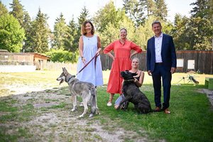 Dr. Anna Offner, Laura Balakowski, Mag. Marita Pontasch, LH Daniel Fellner. Foto: LPD Kärnten/Bauer