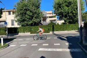 An der Kreuzung Schmalzberglweg und Aichelburg Labia Straße soll ein Verkehrsspiegel montiert werden. Foto: zVg