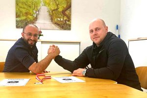 Sinan Tepe, Integrationsbeauftragter der Stadt Klagenfurt und der frisch gebackene österreichische Armwrestling-Meister Bohdan Ovcharenko. Foto: zVg