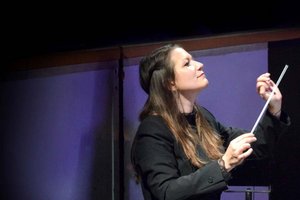 Dirigentin Hannah Eisendle. Foto: Stadttheater Klagenfurt