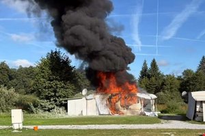Wohnwagenbrand auf Campingplatz am Keutschacher See. Foto: FF Keutschach