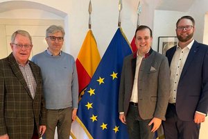 Europareferent Vizebürgermeister Patrick Jonke mit Dr. Christof Zernatto, Präsident Verein Europahaus, Geschäftsführer Mag. Marc Germeshausen und Steuerberater Mag. Johann Picej vor dem ersten Steuerrechtssprechtag. Foto: Büro Vzbgm. Jonke