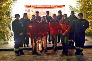 Freiwillige Feuerwehren der Stadt Klagenfurt verteilen wieder das Friedenslicht. Foto: zVg