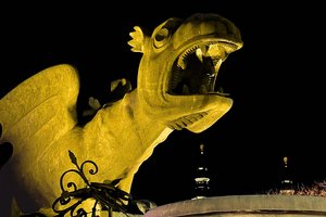 In der Nacht zum Samstag wird der Lindwurm gelb gefärbt. Foto: StadtKommunikation