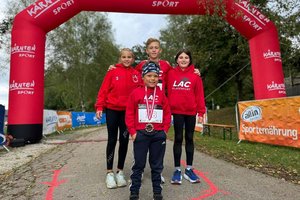 Sie trugen wesentlich zum LAC-Gesamterfolg bei die Kinderläufer Maya Repitsch, Konstantin Kollmann, Matteo Cuoni, Emma Stuck. Foto: zVg