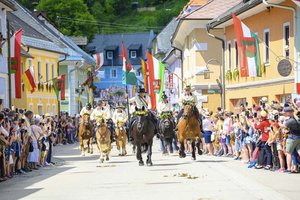 Das Kranzelreiten in Weitensfeld findet heuer zum 456. Mal statt. Foto: Thomas Hude