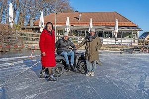 Sportreferentin Stadträtin DI Constance Mochar gemeinsam mit Philipp Gaggl und Sascha Hudelist vom „Fischerwirt conamore“ am Kreuzberglteich. Foto: SK (Archiv)