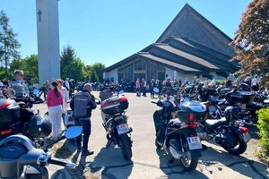 Erste Motorradsegnung der „Heaven Angels“ bei der Kirche St. Theresia. Foto: St. Theresia
