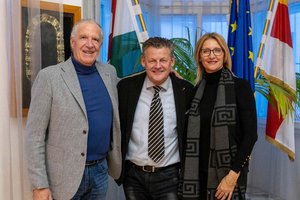 Bürgermeister Christian Scheider empfing Lignanos Bürgermeisterin Laura Giorgi und Tourismusstadtrat Massimo Brini im Klagenfurter Rathaus. Foto: StadtKommunikation / Zechner