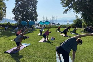 150 Yogis holen die Sonne nach Krumpendorf. Foto: SuperActive.at