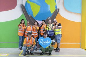Amazon und Diakonie de La Tour unterstützen Kinder in Kärnten zum Schulstart. Foto: Amazon