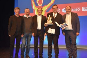 Landessportdirektor Arno Arthofer, Diözesanreferent Markus Auer, Jahrhundertsportler Franz Klammer, Thomas Rametshofer und Riedergarten Immobilien Geschäftsführer Herbert Waldner. Foto: Schwagerle/DSG Kärnten