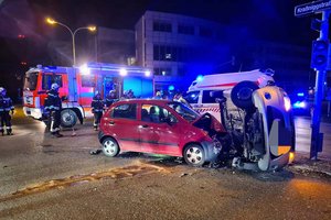 Verkehrsunfall mit zwei Verletzten gestern Abend in Klagenfurt. Foto: Berufsfeuerwehr Klagenfurt