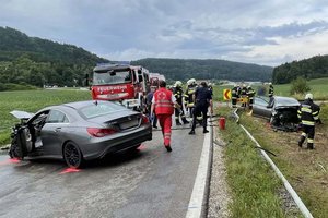 Schwerer Unfall auf Görtschitztal Straße: Polizei sucht Zeugen. Foto: FF Ottmanach