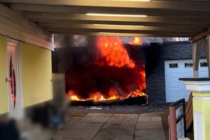 Maria Saal: Garagenbrand in Karnburg. Foto: OFM Jasmin Triebelnig/FF Maria Saal