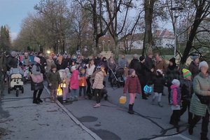 Martinsfeier mit Martinsumzug entlang des Lendkanals zur Kirche St. Martin. Foto: Mein Klagenfurt