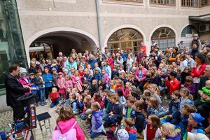 Zahlreiche Kinder haben die Zaubershow bei der Drachenjagd besucht. Foto: DieHexerei/Christian Winkler