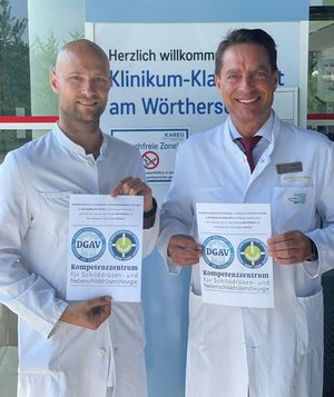 Facharzt Dr. Gergely Kovacs und Prim. Univ.-Prof. Dr. Reinhard Mittermair freuen sich über die Auszeichnung. Foto: KABEG