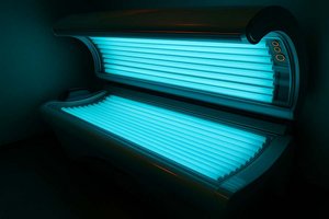 Sonnenbank in Klagenfurter Solarium geriet in Brand, Kundin konnte flüchten.