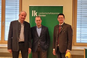 Entnahmen sind der beste Herdenschutz so Josef Obweger, Obmann Kärntner Almwirtschaftsverein, Marcel Züger, Biologe und Naturschützer, und LK-Präsident Siegfried Huber. Foto: Mein Klagenfurt