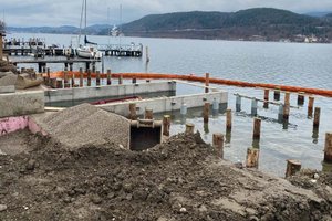 Die angeprangerte Baustelle Süduferstraße in Maria Wörth, neben der Schiffsanlegestelle Weißes Rössl. Foto: Ferdinand Neumüller