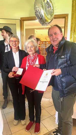 LH-Stv.in Gaby Schaunig, Waltraud Kriegl und Gerhard Engl, Obmann ASKÖ Wölfnitz. Foto: zVg