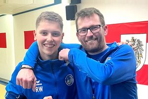 Youngster Rafael Waldhauser und der Tagesbeste Martin Oberrauner (624 Kegel). Foto: KSK Klagenfurt-Magdalensberg