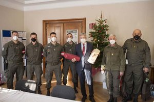 Landeshauptmann Peter Kaiser auf Weihnachtsbesuch bei Soldatinnen und Soldaten. Foto: LPD Kärnten/ Just