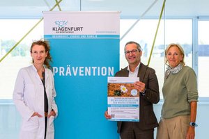 Gesundheitsreferent Stadtrat Mag. Franz Petritz mit der Vortragenden Dr. Theresa Lahousen-Luxenberger (links) und der Leiterin der Abteilung Gesundheit, Jugend und Familie Dr. Birgit Trattler (rechts). Foto: SK/Hude