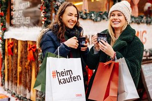 Die Beschenkten freut es — im Handel unterstützt regionales Einkaufen Kärntner Unternehmen und sichert heimische Arbeitsplätze. Foto: WKK / Daniel Waschnig