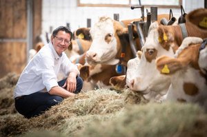 LK-Präsident Huber verlangt bessere Erzeugerpreise und Teuerungsausgleich für Milchbauern. Foto: Paul Gruber/KK